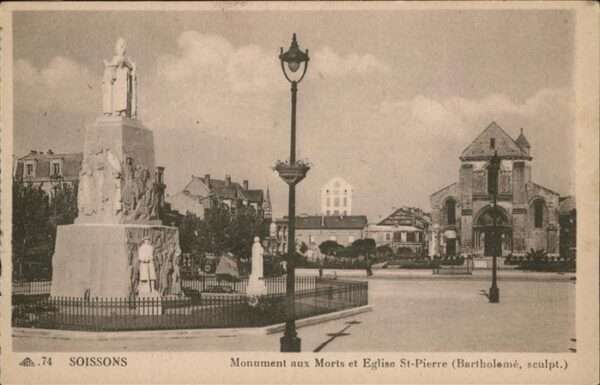 Soissons Monument aux Morts Eglise St.-Pierre