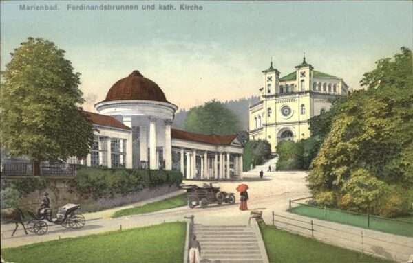 Marienbad Tschechien Boehmen Ferdinandsbrunnen mit Katholischen Kirc