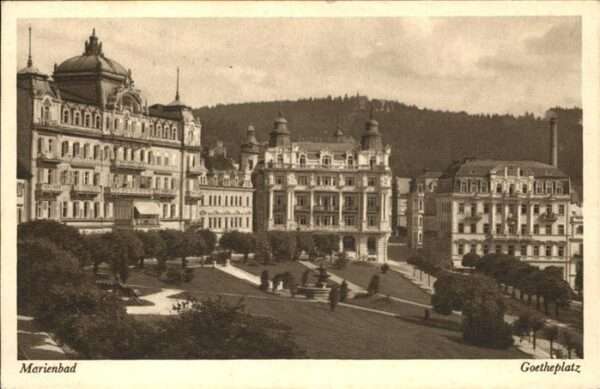 Marienbad Tschechien Boehmen Goetheplatz mit Goethedenkmal Böhmen