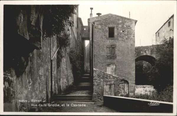 Royat Puy de Dome Royat Rue Grotte Cascade