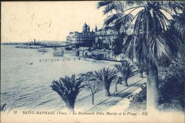 Saint-Raphael Var Le Boulevard Felix Martin et la Plage
