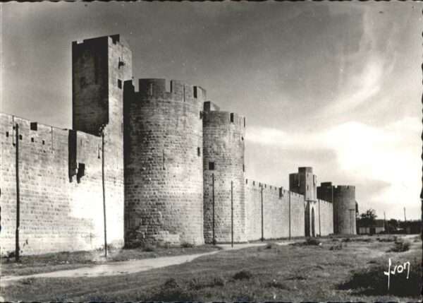 Aigues-Mortes Les Remparts