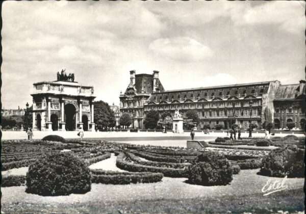 Paris Les Jardins des Tuileries l'Arc de Trio