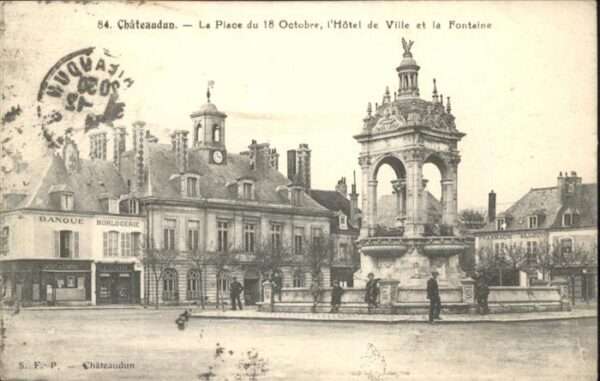 Chateaudun la Place du 18 Octobre l_Hotel de Ville