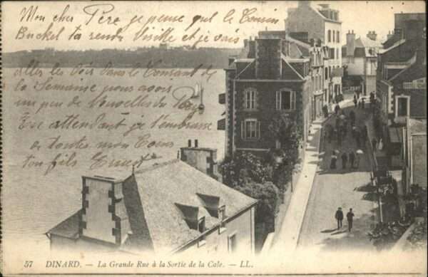 Dinard 35 La Grande Rue a la Sortie de la Cale