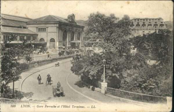 Lyon France Gare Perrache et l_Hotel Terminus