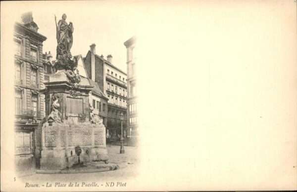 Rouen La Place de la Pucelle
