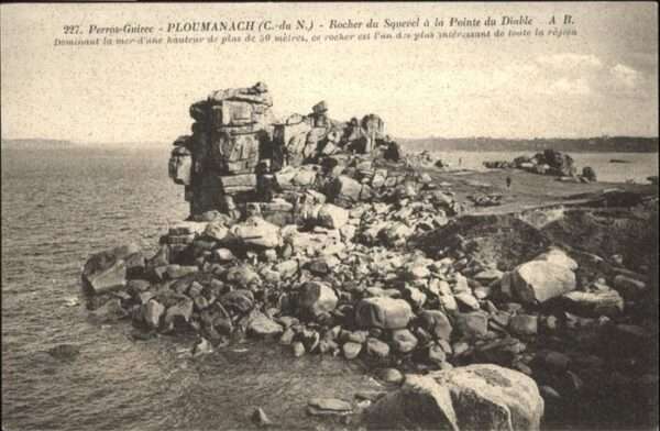 Ploumanach Perros-Guiree Rocher du Squevel