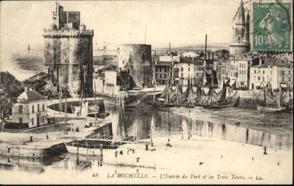 La Rochelle Charente-Maritime L'Entree du Port et les Trois Tours