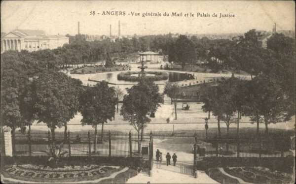 Angers Vue generale du Mail le Palais de Justi