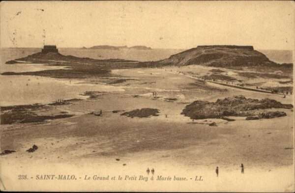 Saint-Malo 35 Le Grand et le Petit Bey a Maree basse