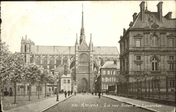 Amiens La Rue Robert de Luzarches