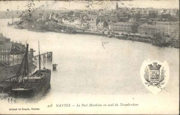 Nantes Loire Atlantique Le Port Maritime en aval du Transbordeu