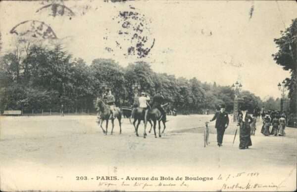 Paris Avenue du Bois de Boulogne