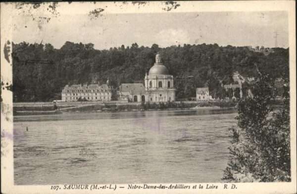 Saumur Notre-Dame-des-Ardilliers la Loire