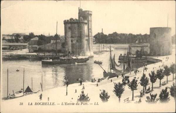 La Rochelle Charente-Maritime L'Entree du Port