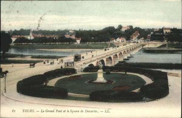 Tours Indre-et-Loire Le Grand Pont et le Square du Descartes