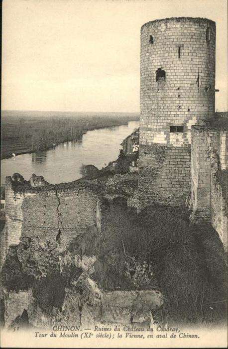 Chinon Ruines du Chateau du Coudray