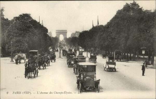 Paris L'Avenue des Champs-Elysees
