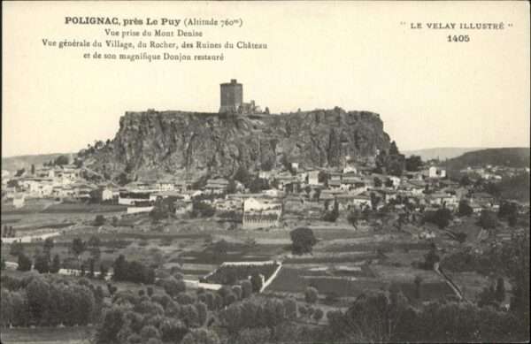 Polignac Haute-Loire vue generale du Village du Rocher des R