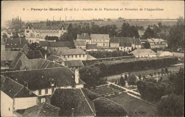 Paray-le-Monial Jardin de la Visitation et Noisettier d