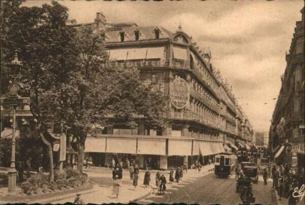Toulouse Haute-Garonne La Rue d_Alsace-Lorraine Carrefour La F