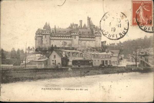 Pierrefonds Chateau vu du Lac