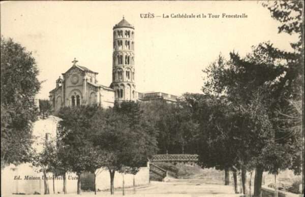 Uzes la Cathedrale la Tour Fenestrelle