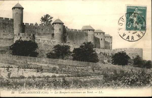 Carcassonne les Remparts ecterieurs au Nord