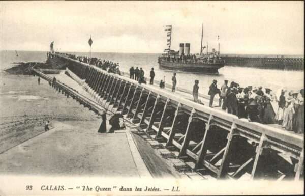 Calais The Queen dans les Jetees Schiff