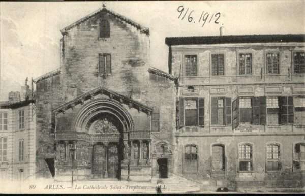 Arles Bouches-du-Rhone la Cathedrale Saint Trophime