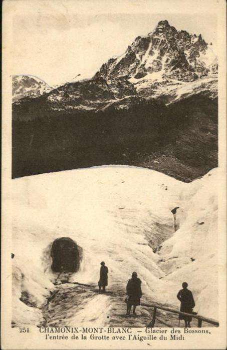 Chamonix Glacier des Bossons Entree de la Grotte