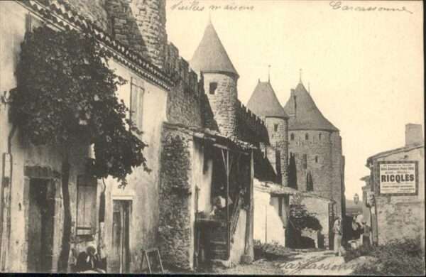 Carcassonne Vieilles maisons das les Lices
