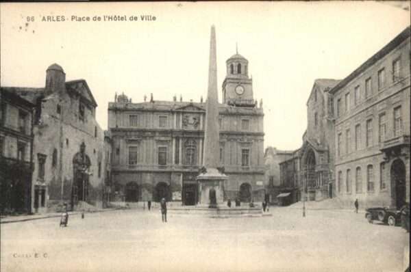 Arles Bouches-du-Rhone Place de l_Hotel de Ville