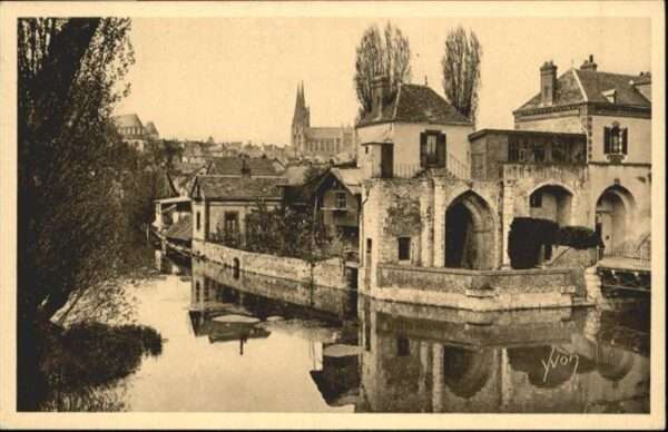 Chartres 28 Le Chateau d_If La Cathedrale