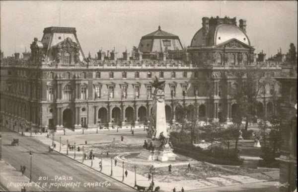 Paris Le Louvre le Monument Gambetta