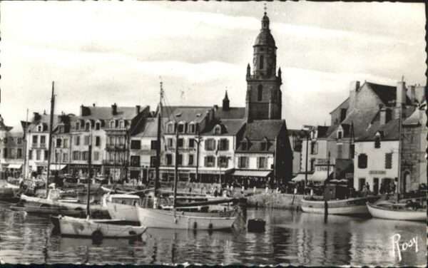 Le Croisic le Quai le clocher de l'Eglise