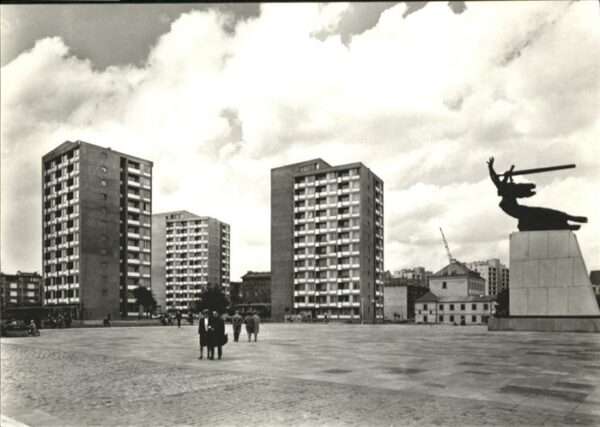 Warszawa Theaterplatz Denkmal Helden Warschaus
