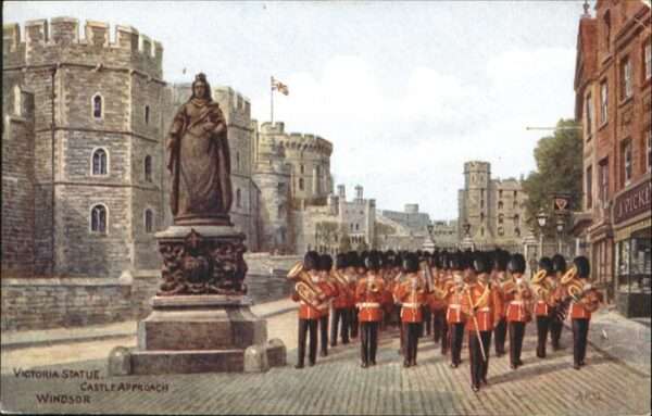 Windsor Castle Victoria Statue