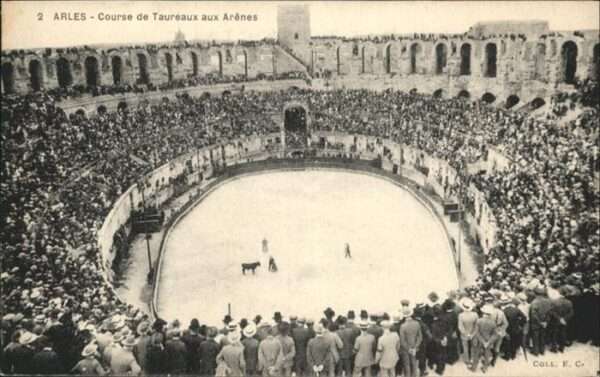 Arles Bouches-du-Rhone Course Taureaux Arenes