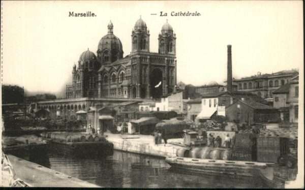 Marseille Bouches-du-Rhone Cathedrale Schiff