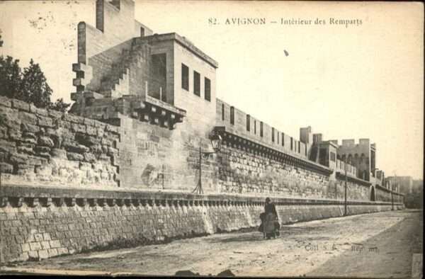 Avignon Vaucluse Interieur des Remparts