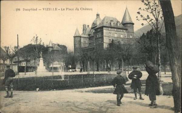 Vizille Place du Chateau