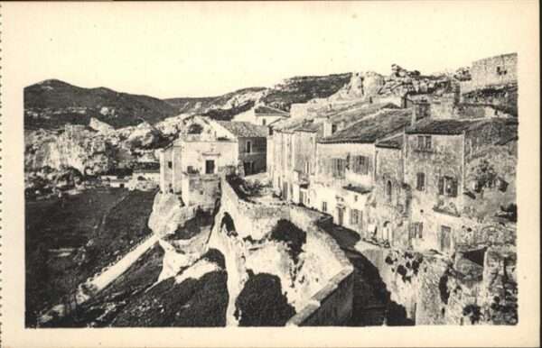 Les Baux-de-Provence Remparts
Vallon de la Fontaine
Voie r