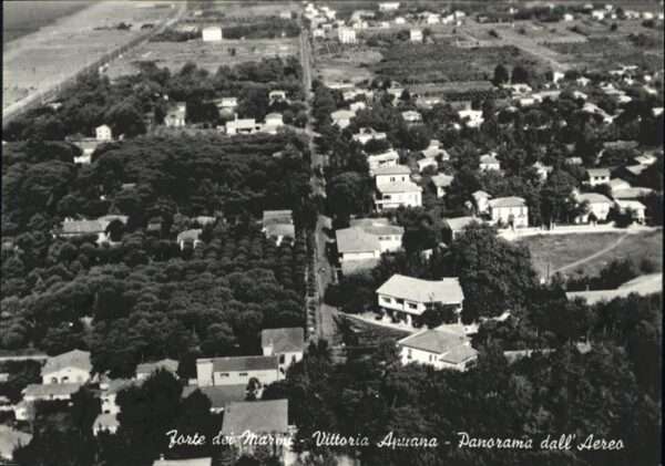 Forte dei Marmi Vittoria Apuana Flugansicht