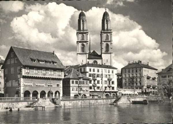 Zuerich Limmat Grossmünster
