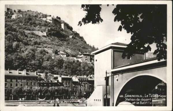 Grenoble Teleferique station de depart
Bastille