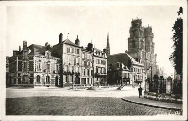 Orleans Loiret Place de L_Etaps 
Cathedrale