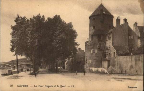 Nevers 58 Tour Goguin
Quai