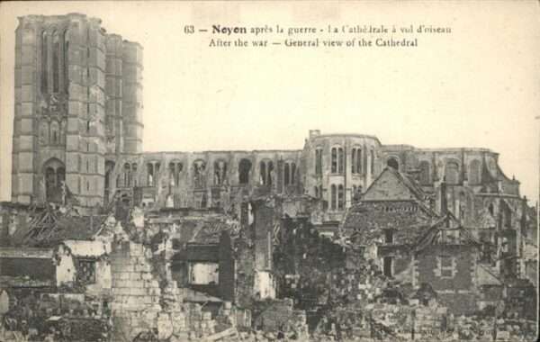 Noyon 60 Cathedrale a vol d`oiseaux